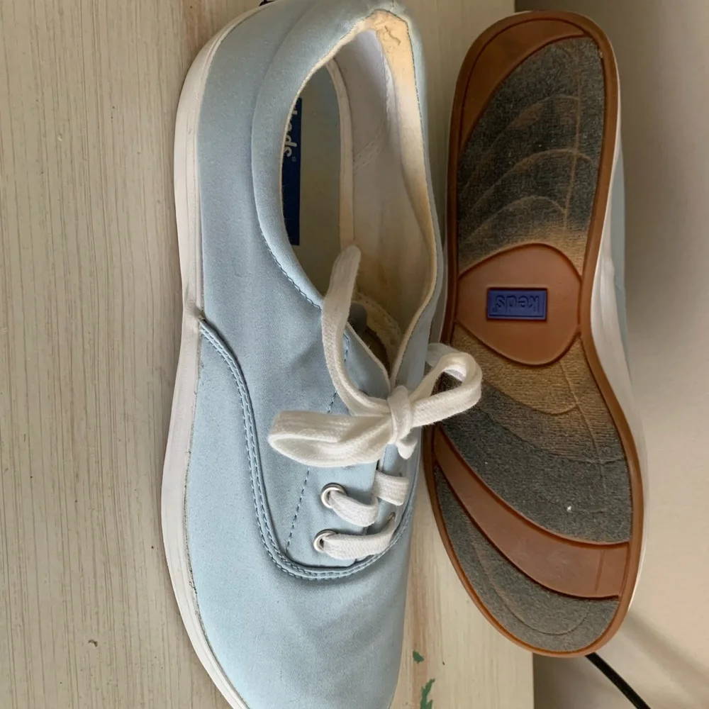 Sneakers - Picture 5 of 5